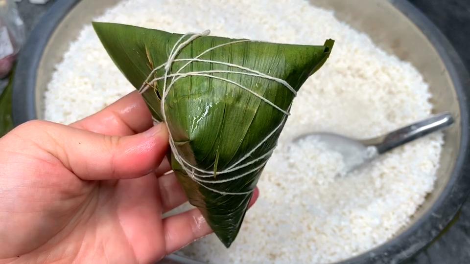 简单易学的粽子做法快学起来吧,手把手教你两种粽子做法