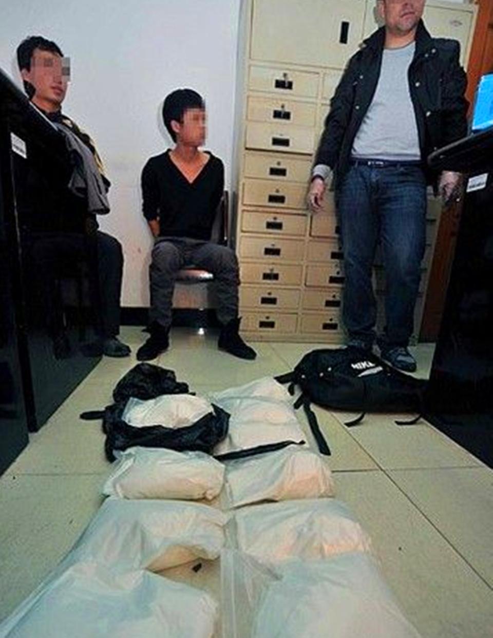 痴情女人为爱付出放弃一切的下场,痴情女子为了爱人的未来甘愿入狱