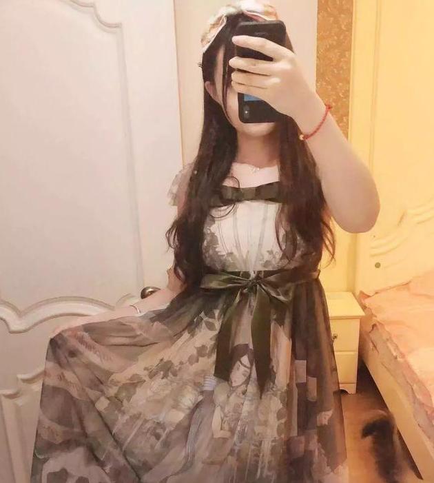 一条裙子卖到十几万,一条裙子卖800多万