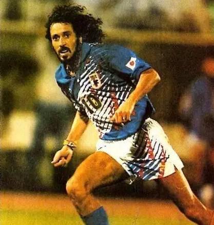 他和日本归化球员打架，46岁跑万米不输国脚，弟子骂他不懂球