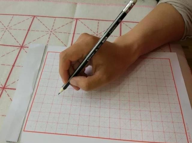 握笔写字正确姿势视频教程幼儿,握笔写字的正确方法和姿势