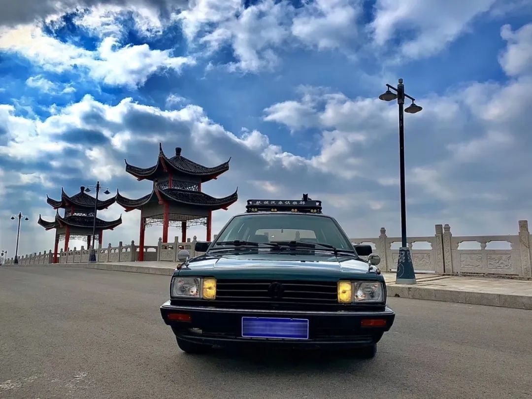 同时拥有好几辆摩托车,同时有多辆越野车