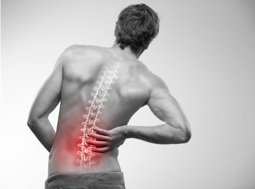 深蹲时腰背为什么要保持中立,深蹲后腰背紧绷