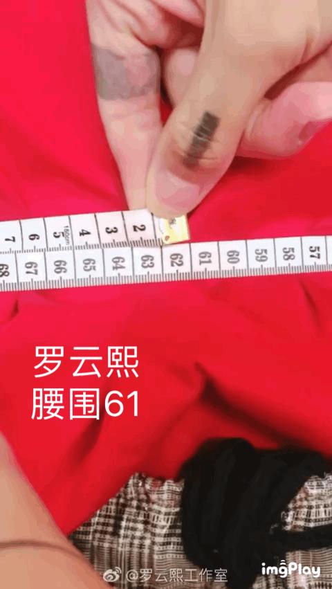 肖战和王俊凯穿同样的衣服,肖战身材vs王俊凯身材