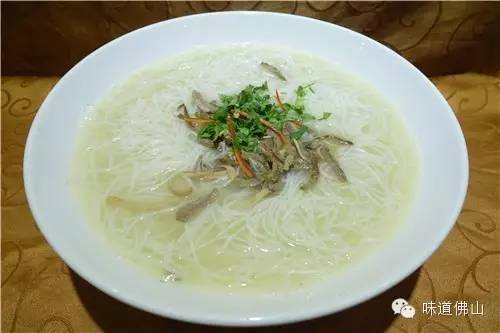 这家老字号食鹅专门店在南海街知巷闻，招牌干逼鹅只需138元锅！