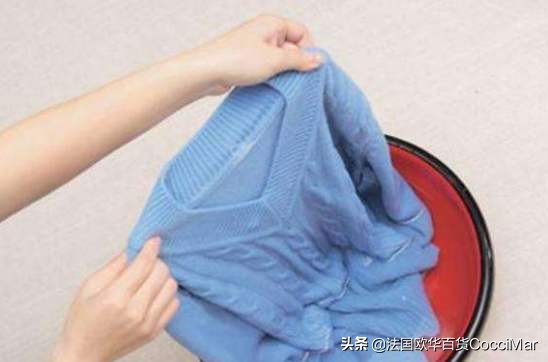 羊毛大衣可以水洗吗怎么洗,羊毛针织衫水洗会怎么样