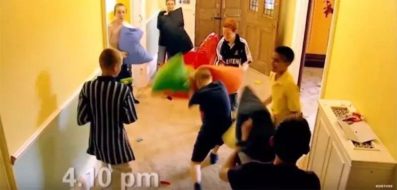 没有大人管的小孩子,没有大人管的孩子