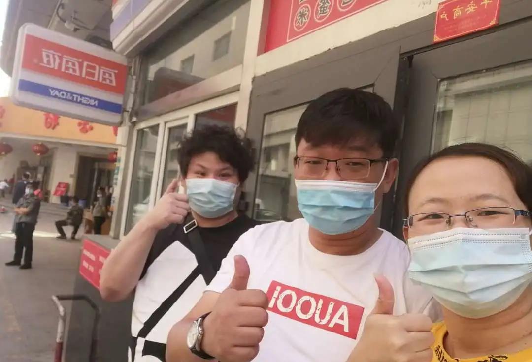 疫情下把爱连在一起的便利连锁人