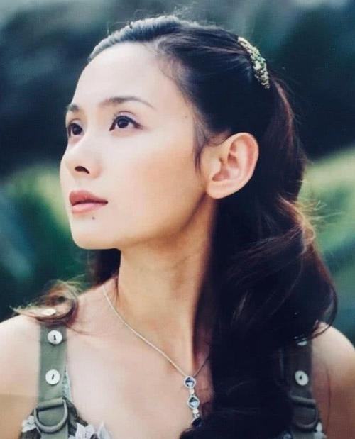 程莉莎说郭晓冬穿军装,郭晓冬老婆程莉莎衣服