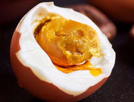 腌咸鸡蛋只放盐,腌咸鸡蛋有点咸了咋办