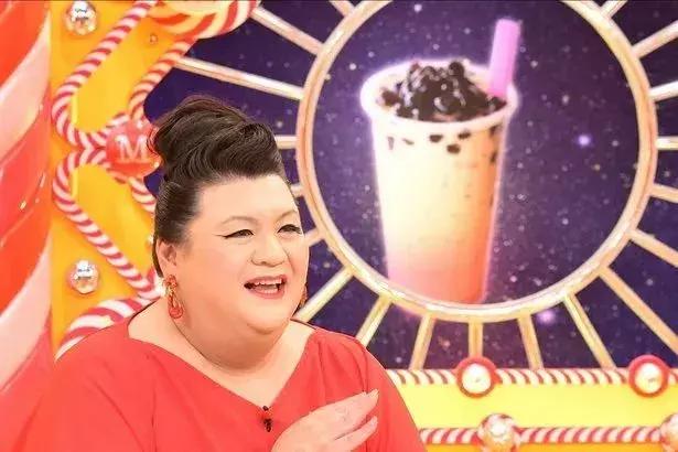 日本流行鼻孔塞珍珠自拍是什么梗？对不起，是我不懂时尚