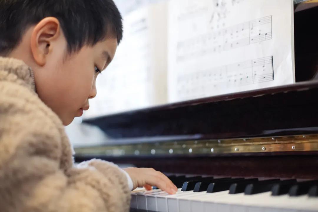 小朋友平板防近视,不看电视和手机孩子怎么还会近视