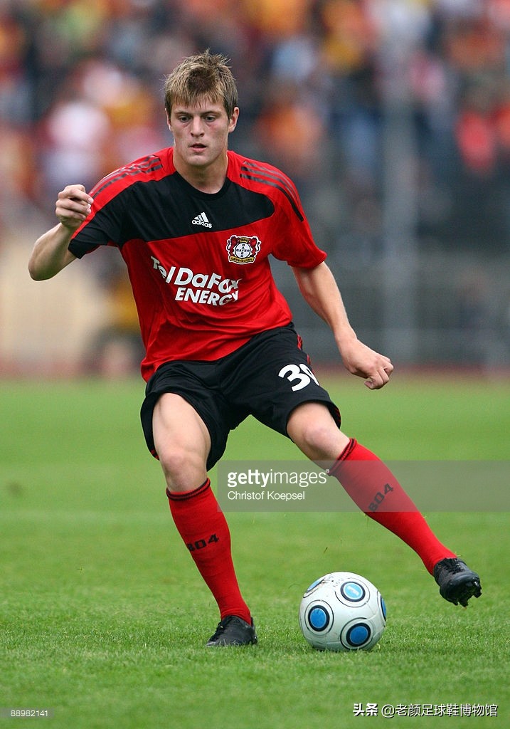 阿迪达斯猎鹰顶级测评,adidas猎鹰中端