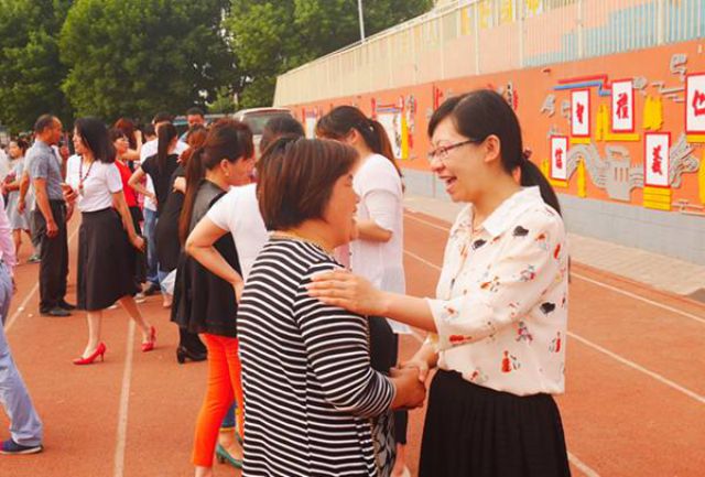 幼儿园饭菜有苍蝇,幼儿园饭菜吃出苍蝇怎么处理