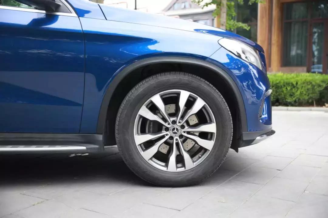 gle400轿跑suv试驾评测,奔驰gle400ecoupe