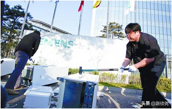 老罗一把锤子砸在梦想者的心头,老罗坚持锤子的决心