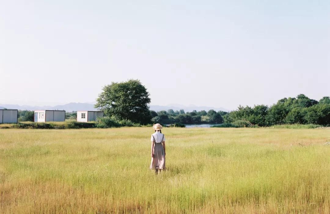 黄龄腿部淤青,黄龄摔倒后现状