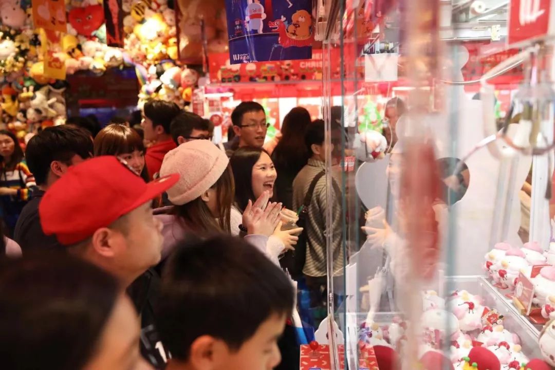 发送量超175亿，周边远销海外，长草颜团子是如何炼成的？