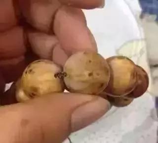 手串发霉了可以用水清洗吗,手串受潮发霉怎么处理