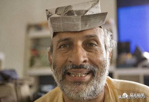 穷人的乐高什么样？印度大佬用垃圾做的玩具，火了