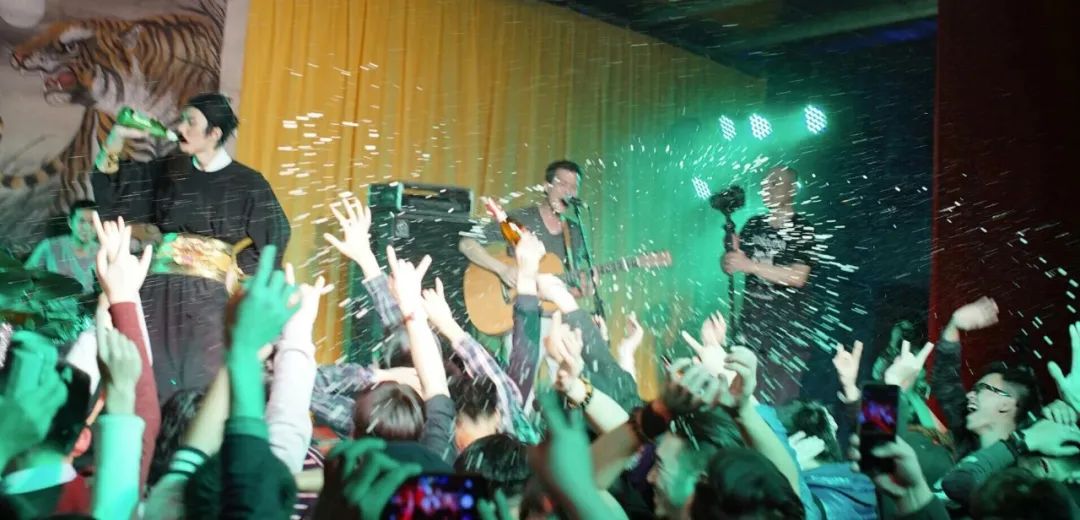 很够力！很劲！那些年在现场听“五条人”的音乐会