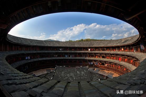 南靖土楼光看四菜一汤不过瘾，沼泽地上的最高土楼，堪称风水宝地