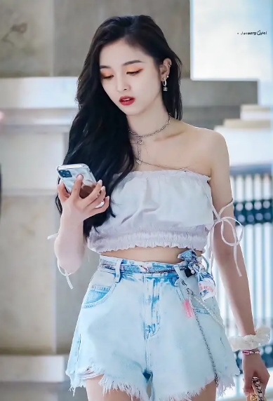 吴宣仪唱歌翻车微光,吴宣仪未修音版翻车