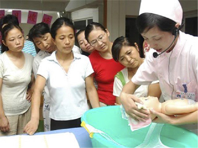 月嫂该怎么选比较好,选月嫂还是选婆婆