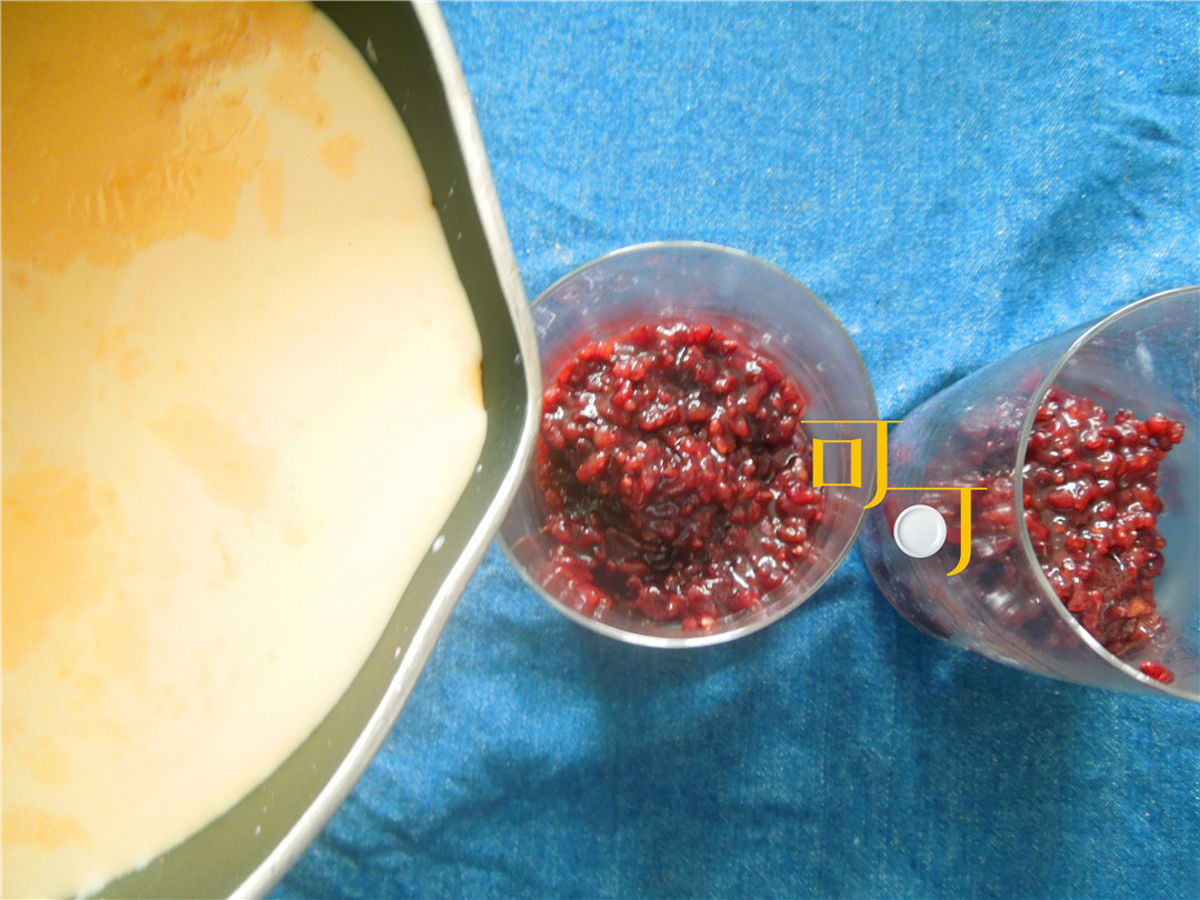 夏天最火的奶茶制作,夏天很热做一杯冰的奶茶怎么做