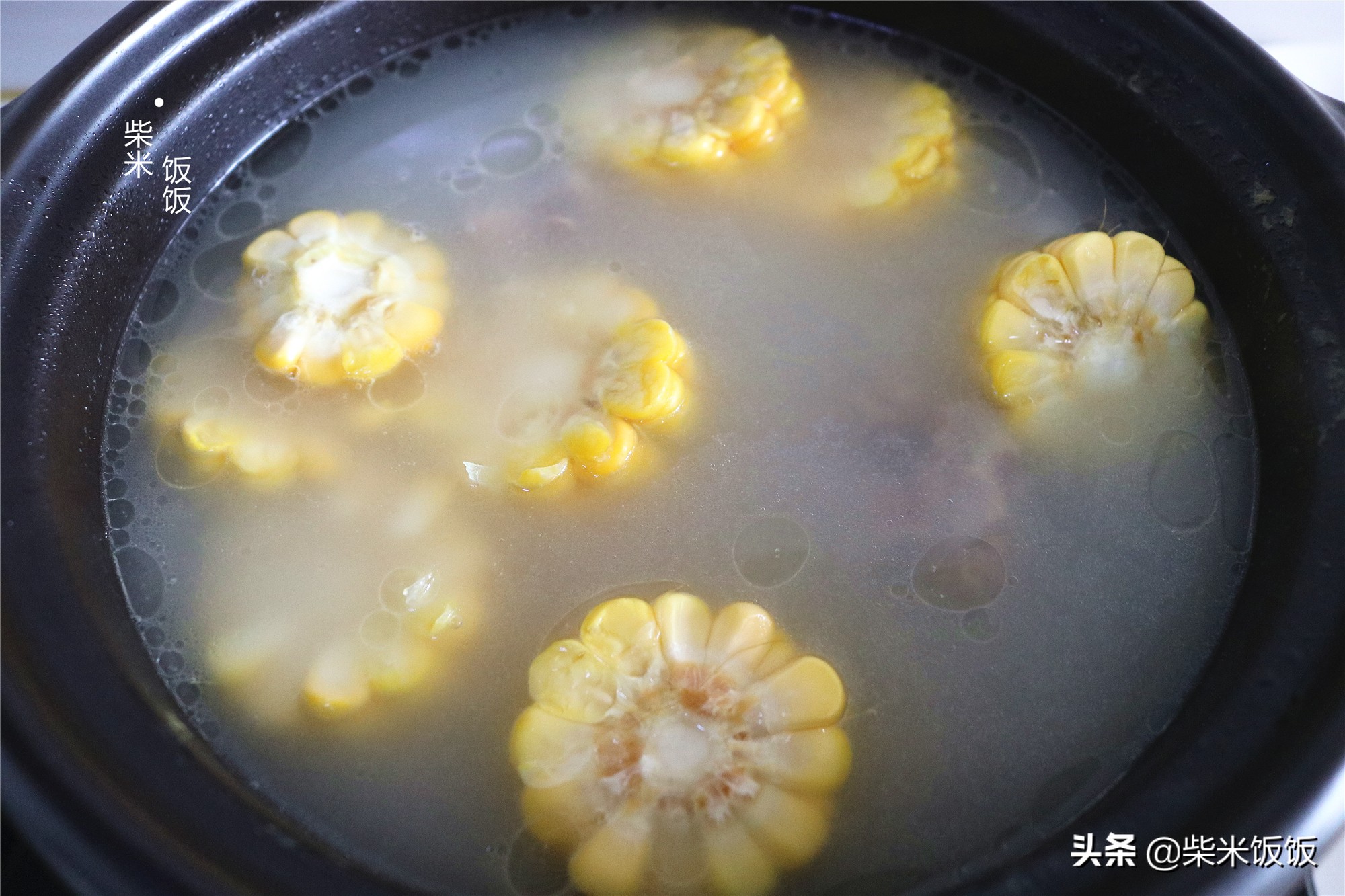 清炖排骨在什么时候放盐最佳,排骨萝卜汤先放盐还是后放盐