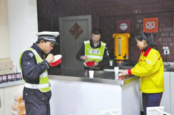 为什么方便面能作为抗震救灾食品,为什么救灾食品里总是有方便面