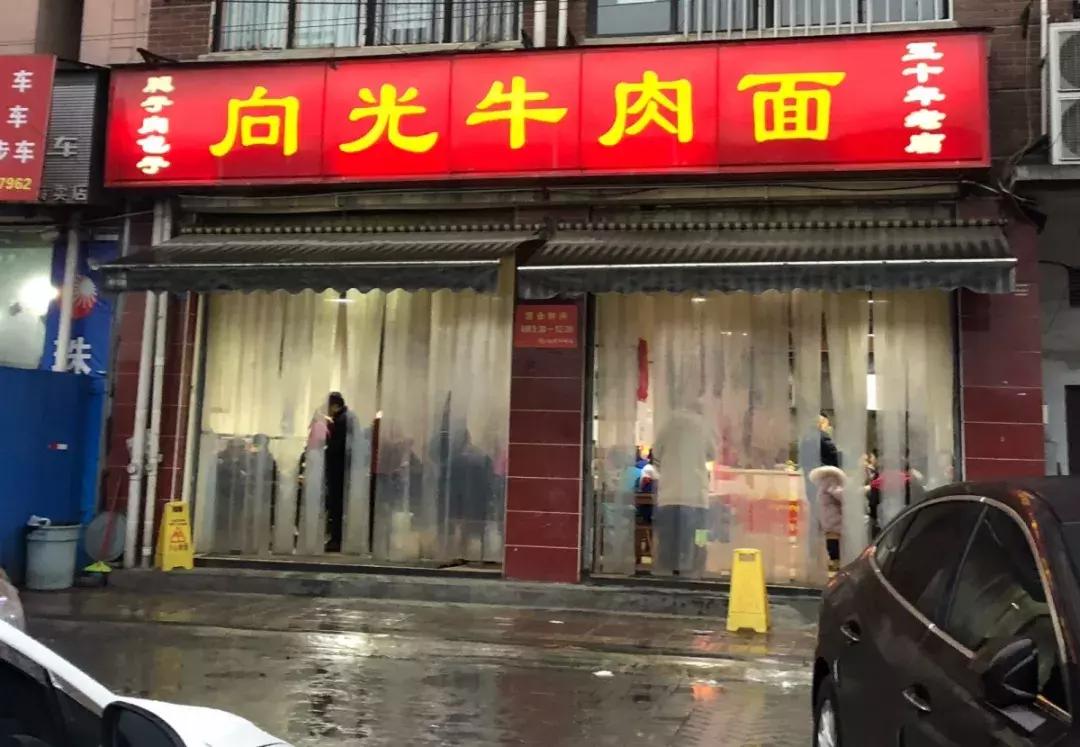 “老板儿,来十个包子,肉的哈~”都江堰人的早晨从这口油滋滋开始,这8家包子店,你最钟意哪家?