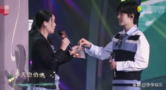那英与肖战评价周深视频,那英肖战听周深唱歌