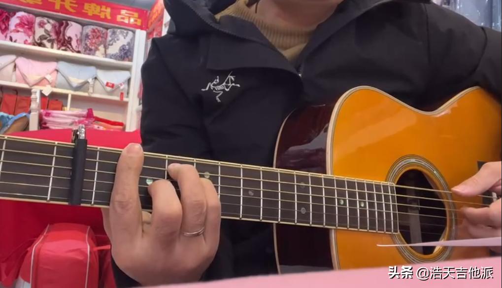 自学吉他一个月能弹成什么样,吉他到底要怎么学最快