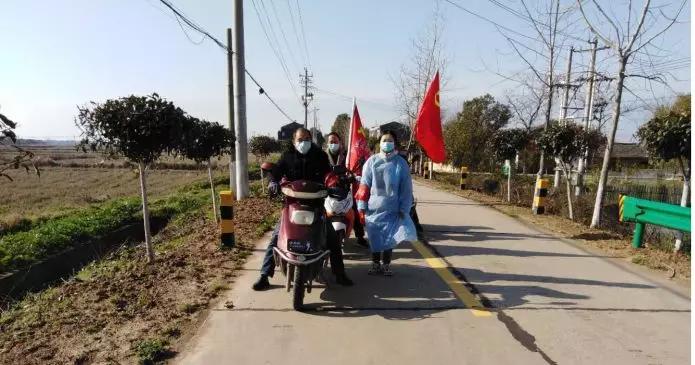 医护人员奔赴抗疫一线,带着家人一起踏上旅途