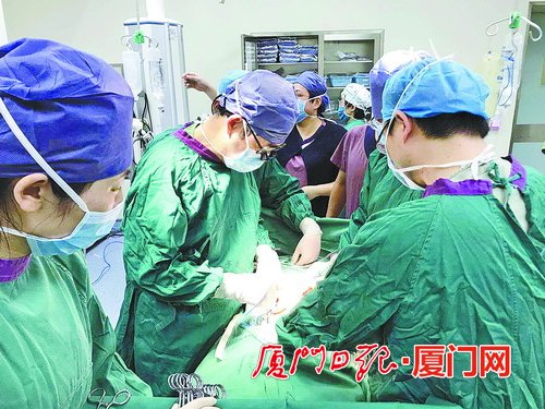 名医荟萃来厦坐诊百姓尽享优质服务厦门柔性引进200余位国内知名专家，有效缓解百姓看病难、看专家难