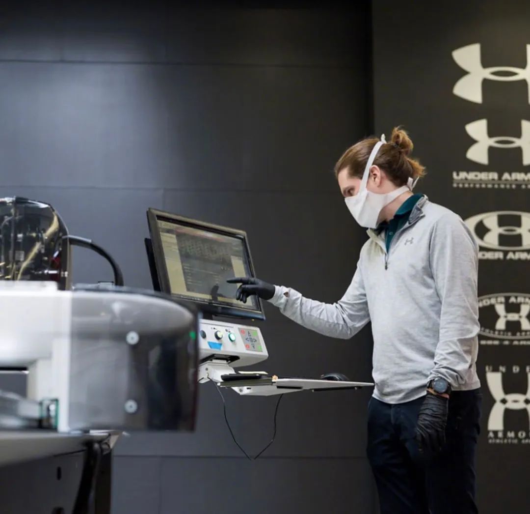 库里7首发配色,库里7主场配色和黑金配色选哪个