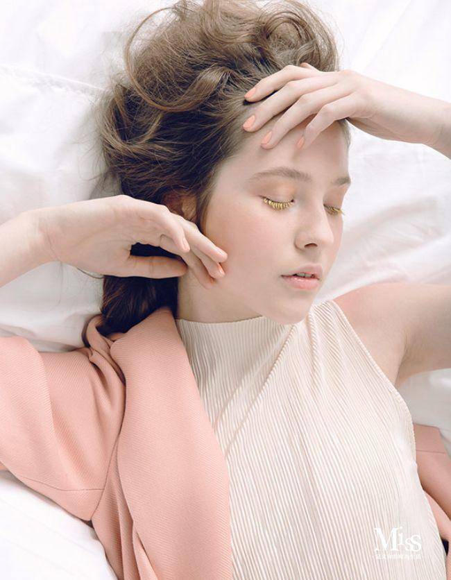 很多品牌推出各种颜色的睫毛膏，却孤零零地躺在专柜里无人问津