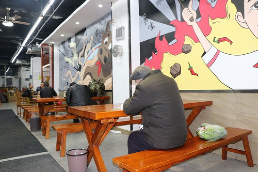 吃粉撸串,商圈“打卡”,动车出厂——湖南“标签”复苏记