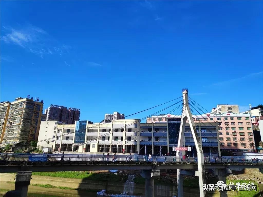 你为什么回到你的家乡,你为什么要回老家小县城