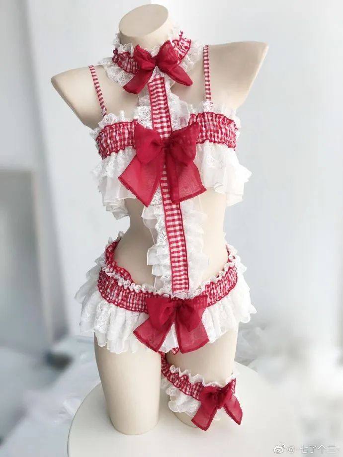 “疫情刚过，我家楼下*人用成品**店的老板就开上了特斯拉”