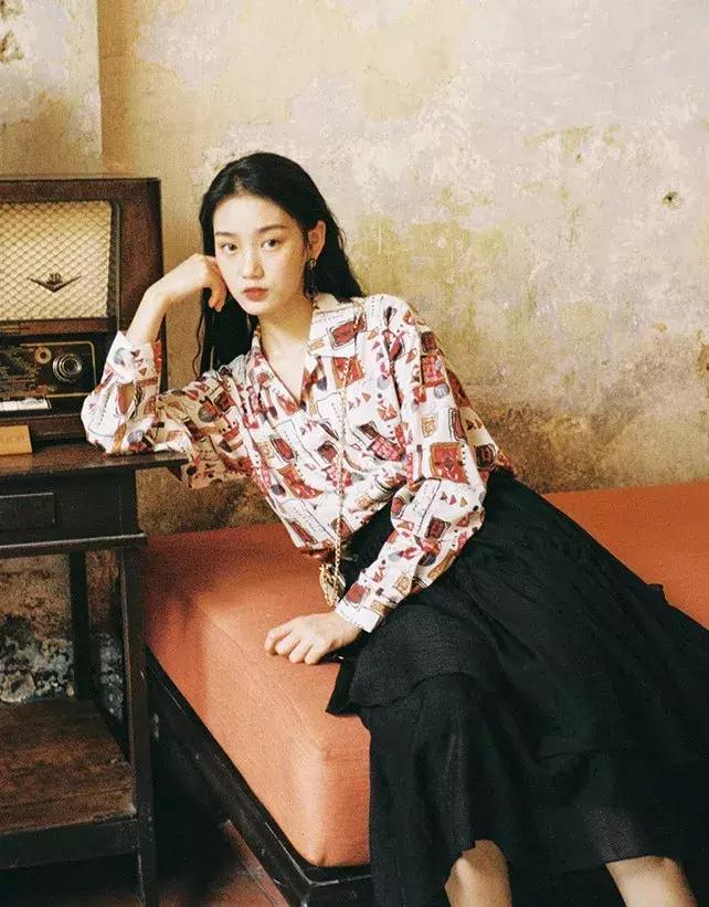 碎花衬衫和白衬衫哪个更好看,雪纺衬衫女夏季碎花领妈妈款