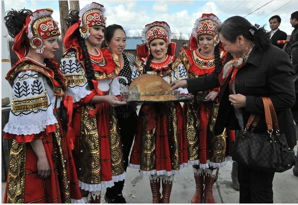 中国的俄罗斯族，如何看待俄罗斯的？俄罗斯族美女给我们解答疑惑