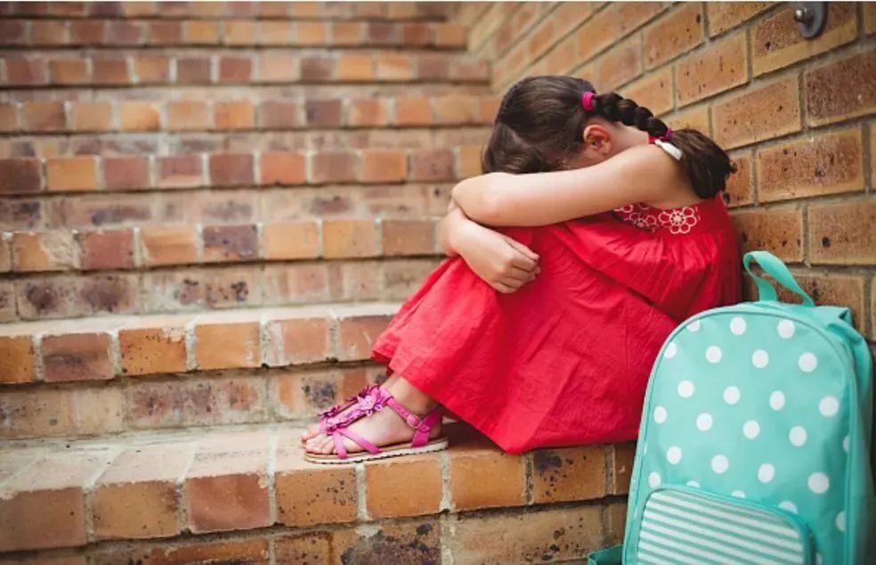 17名小学生遭教师猥亵，马伊利痛斥：猥亵儿童者该死罪