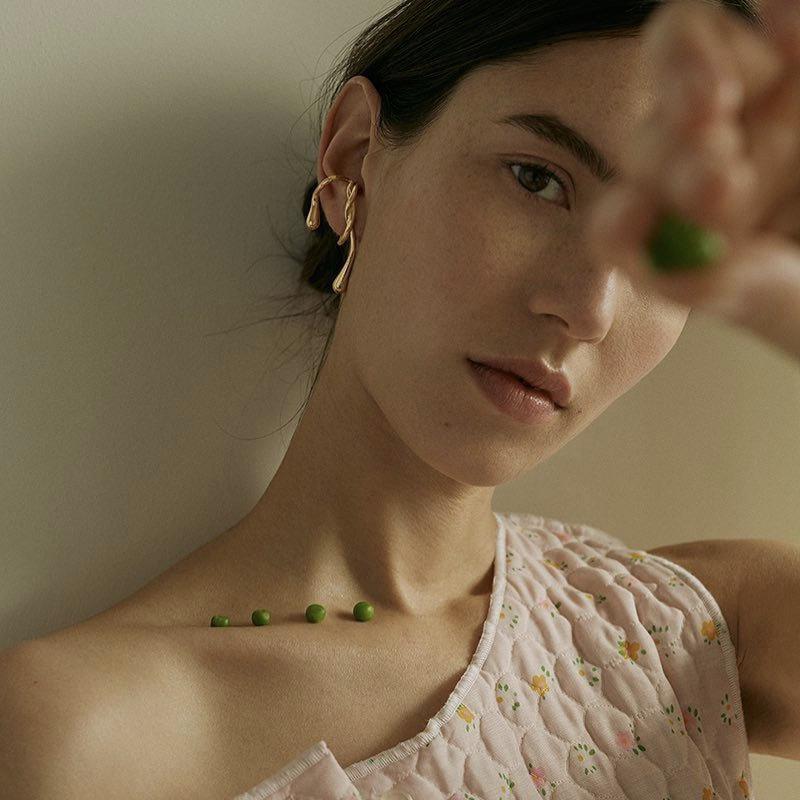 为啥相同的穿搭自己不穿不好看,同样的穿搭为什么别人穿更好看