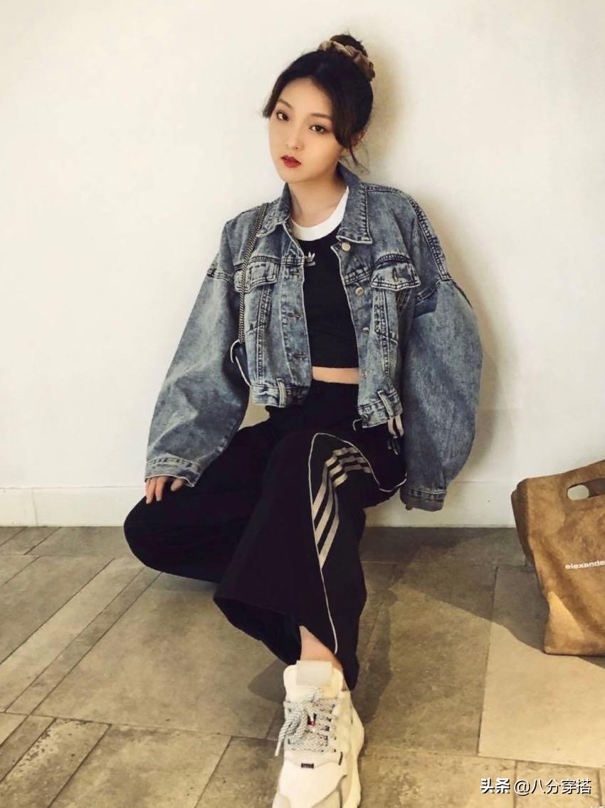 26岁强东玥穿搭太有时尚感,长款西装干练利落,率性洒脱不失甜美