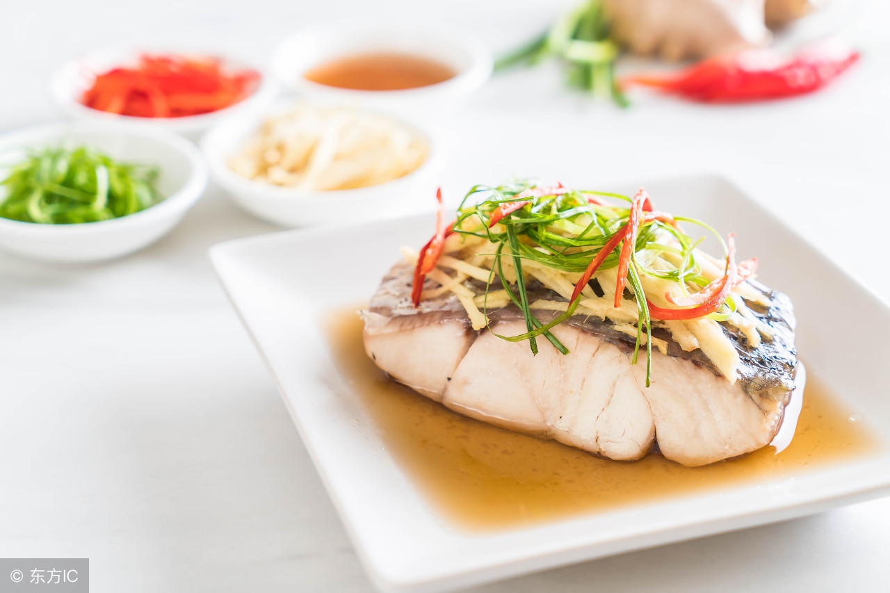 老年斑是怎么出来的要注意点什么,色素斑和老年斑哪个好去除