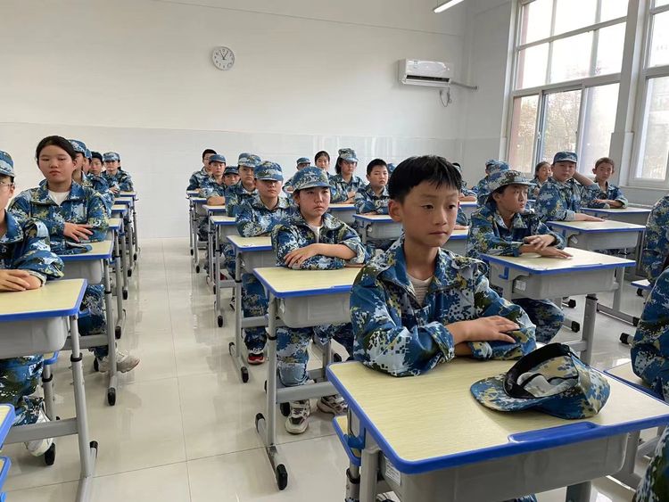 青春在磨砺中成长新高一军训,青春飞扬军训