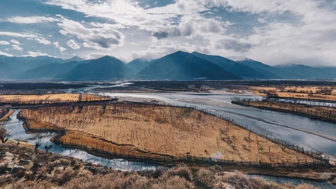 魔幻城市旅游景观,魔幻山城旅游感受