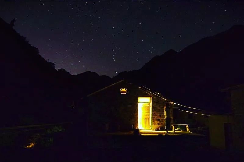 10年前，那个花83元穷游*藏西**的姑娘，后来怎么样了？